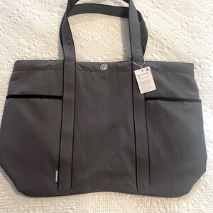 Lululemon Daily Multi-Pocket Tote